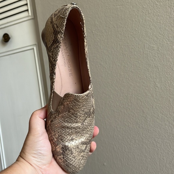 Taryn Rose metallic cobra soft gold wedge loafer size 6 - Picture 3 of 9